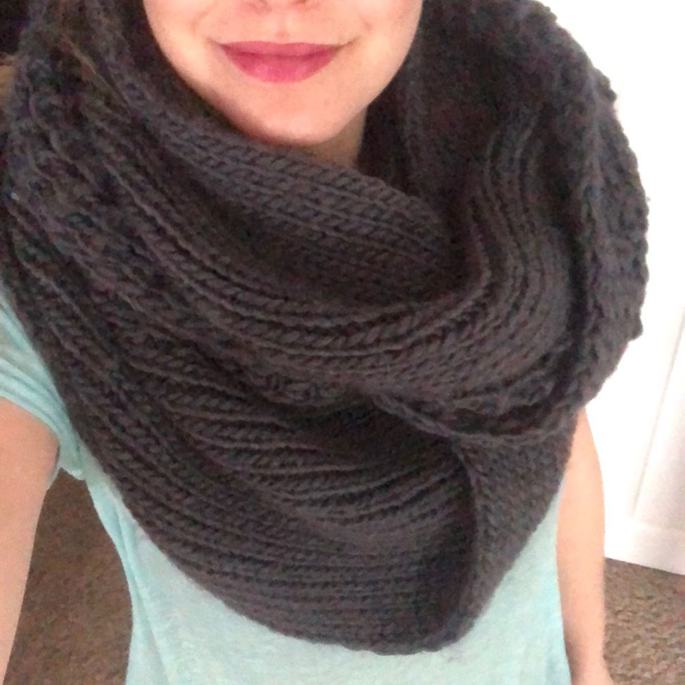 Big Chunky Gray Infinity Knit Scarf ✨